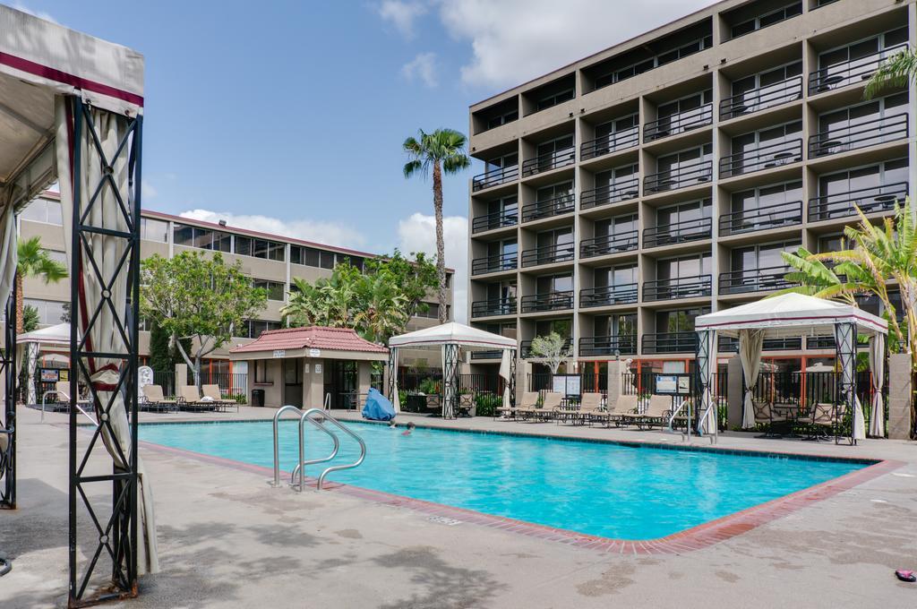 Howard Johnson By Wyndham Fullerton/Anaheim Conference Cntr Exteriér fotografie